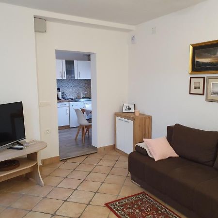 Apartma Cerknica Zewnętrze zdjęcie